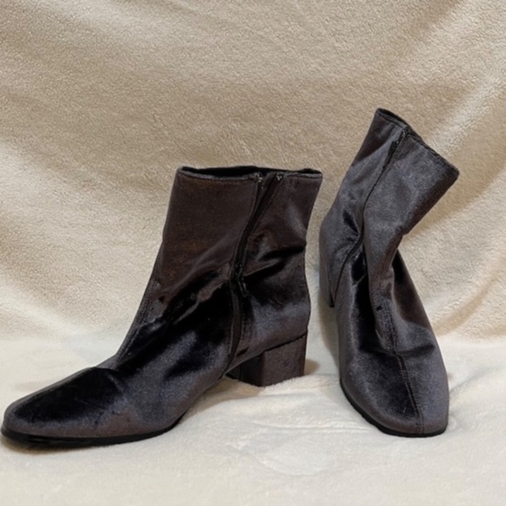 CL Chinese Laundry Velvet Ankle Bootie - Picture 3 of 6